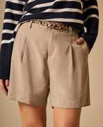 Bermuda Beige con Pliegues Frontales - Beige