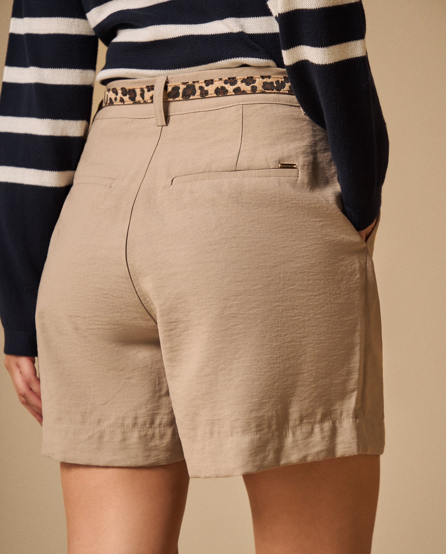 Bermuda Beige con Pliegues Frontales - Beige
