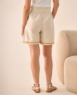 Short Beige con Bordado Dorado - Beige
