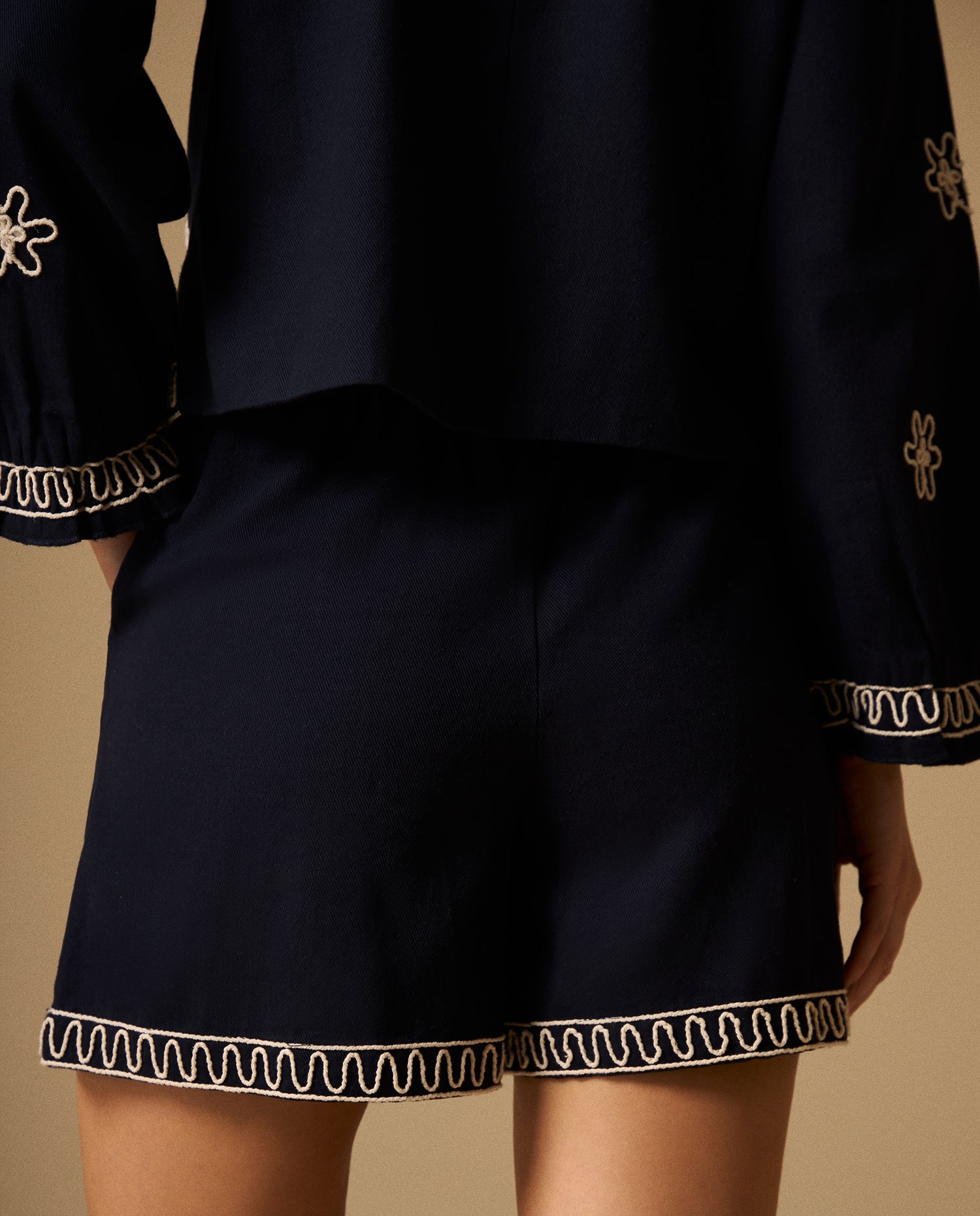 Short Azul con Bordados Artesanales - Azul
