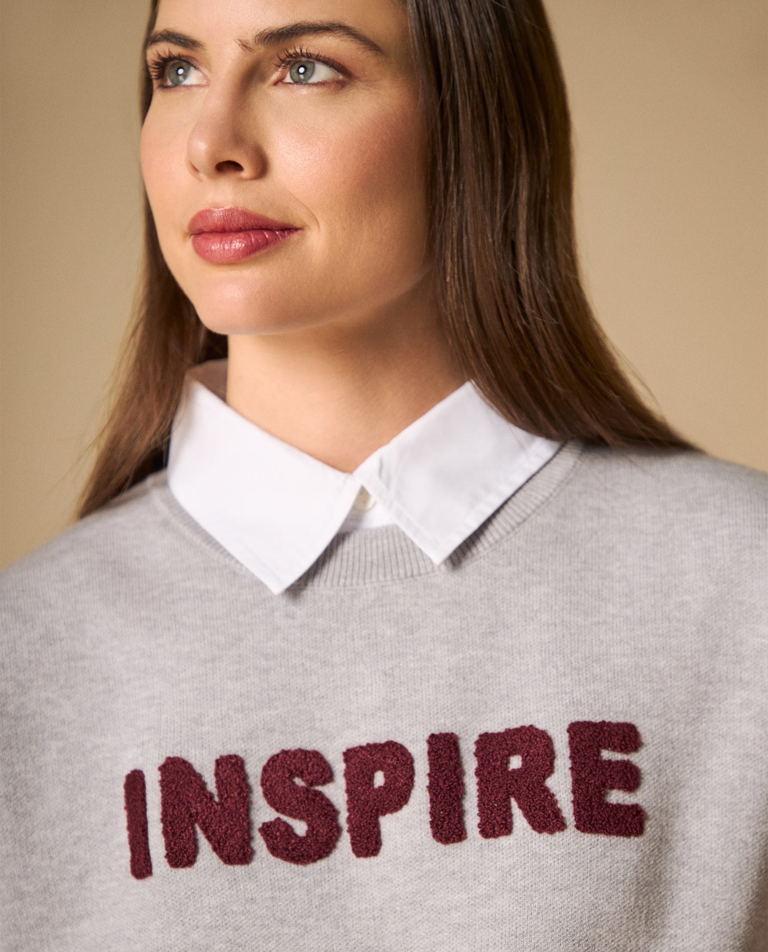 Chaleco tejido con letras en relieve cuello cruzado - Gris