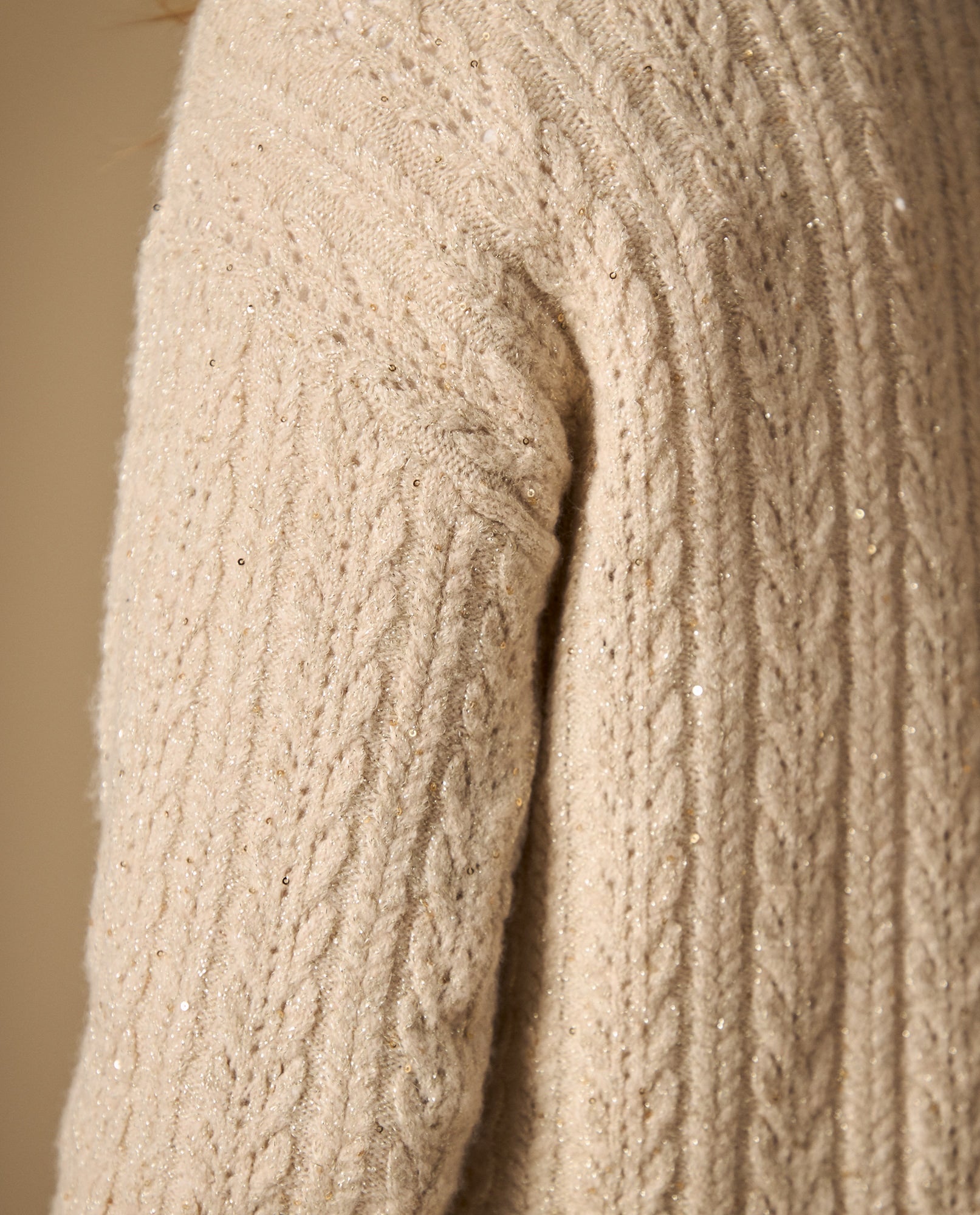Chaleco tejido con diseño de trenzas y detalles brillantes - Beige 34_662H203_BEI161310_6