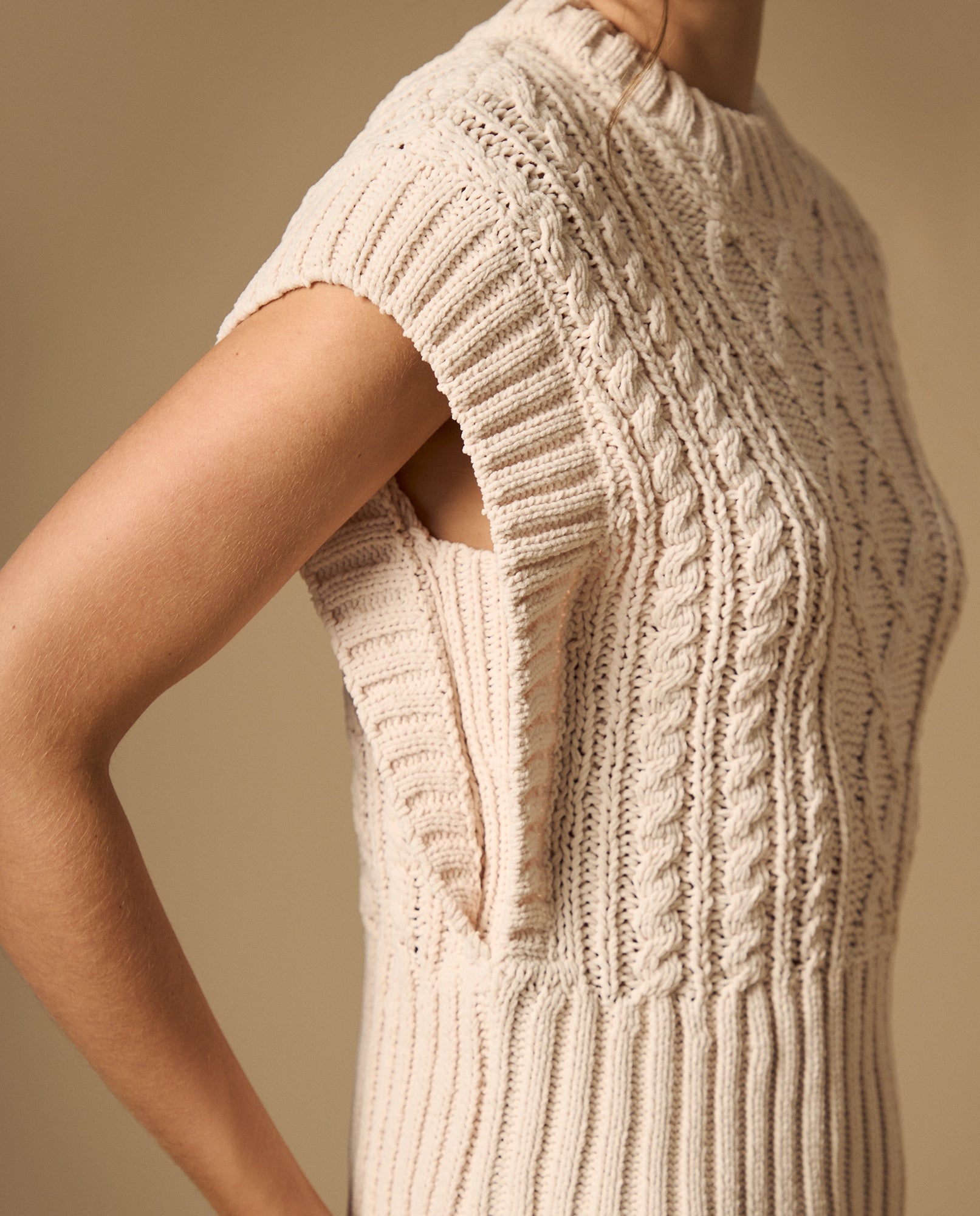 Chaleco tejido con diseño de trenzas y rombos cuello redondo - Beige 34_662H204_BEI130607_3