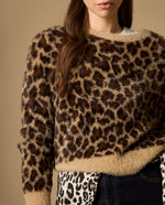 Suéter tejido cuello redondo con diseño animal print y textura afelpada - Café