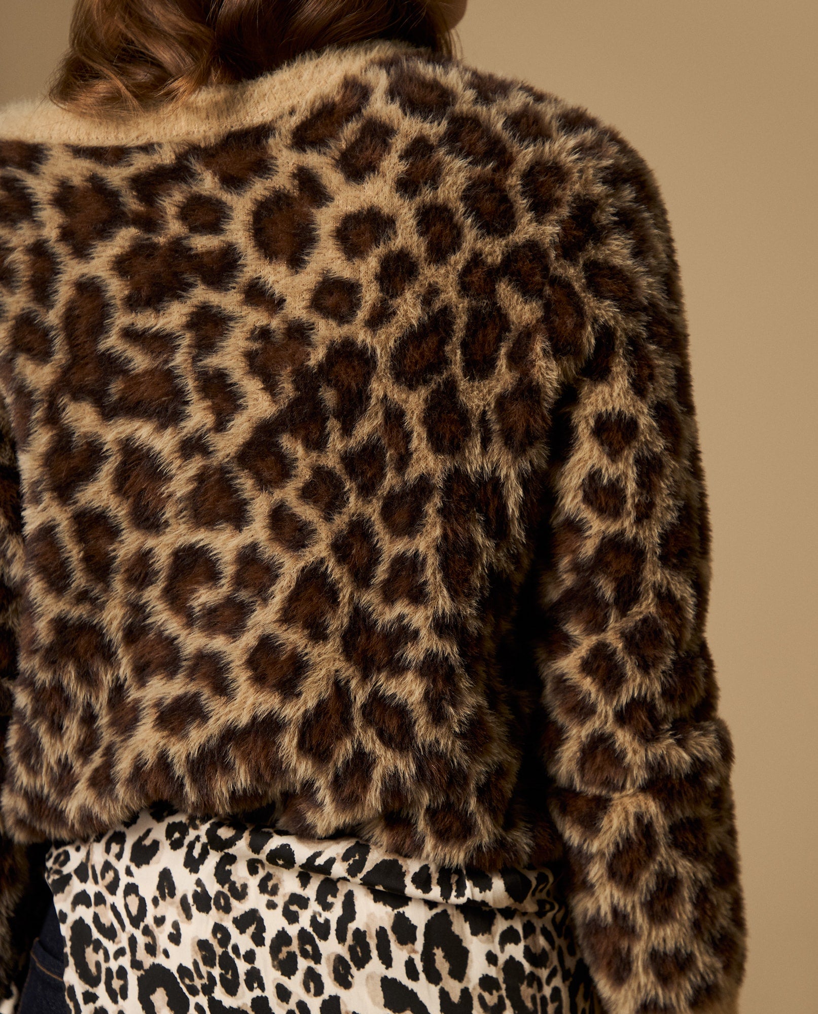 Suéter tejido cuello redondo con diseño animal print y textura afelpada - Café 34_662H212_CAF191435_5