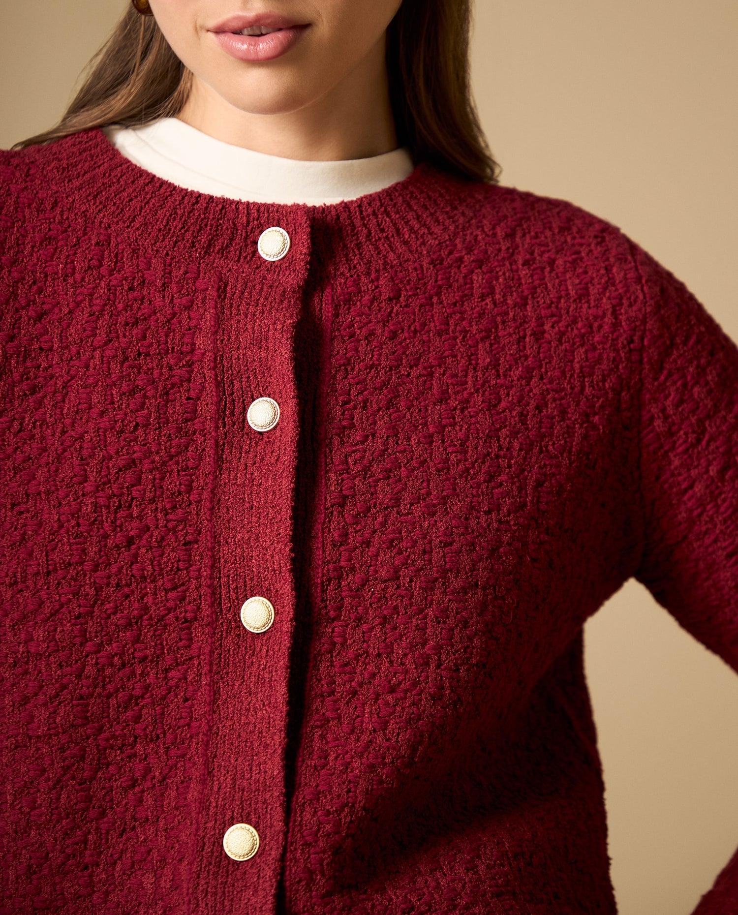 Suéter tejido con textura y botones dorados cuello redondo - Rojo