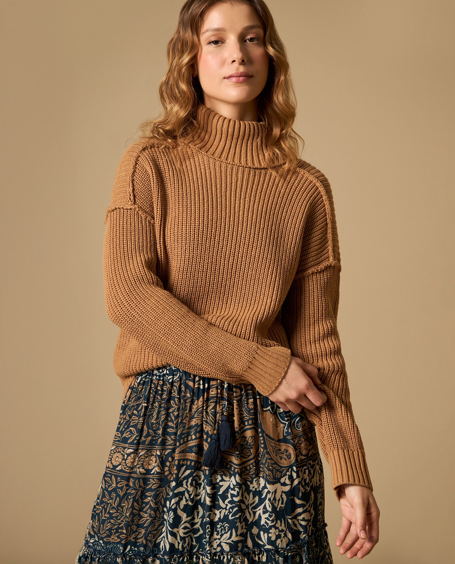Suéter tejido cuello tortuga tipo chaleco - Beige