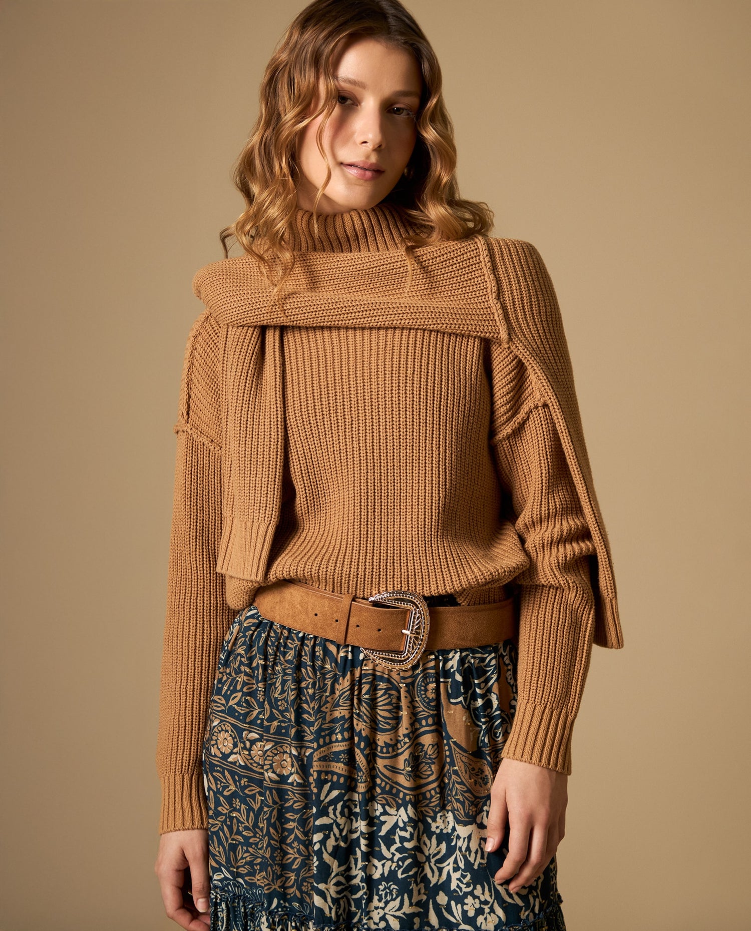 Suéter tejido cuello tortuga tipo chaleco - Beige