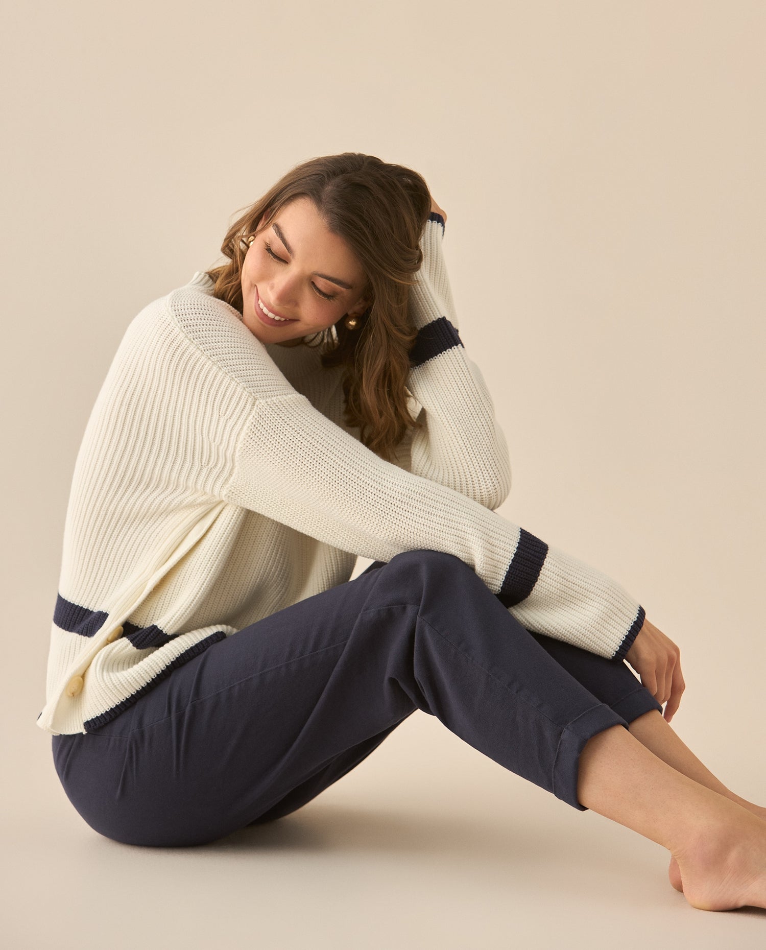 Buzo con rayas y ajuste de botones para mujer  - Crudo