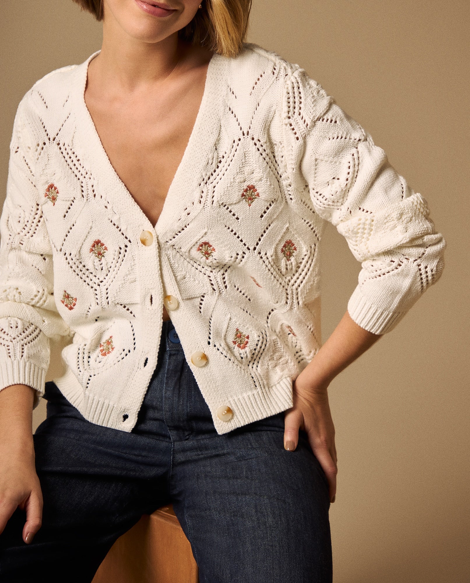 Cardigan Tejido Calado con Bordados Florales - Crudo 34_669G212_CRU111001_0