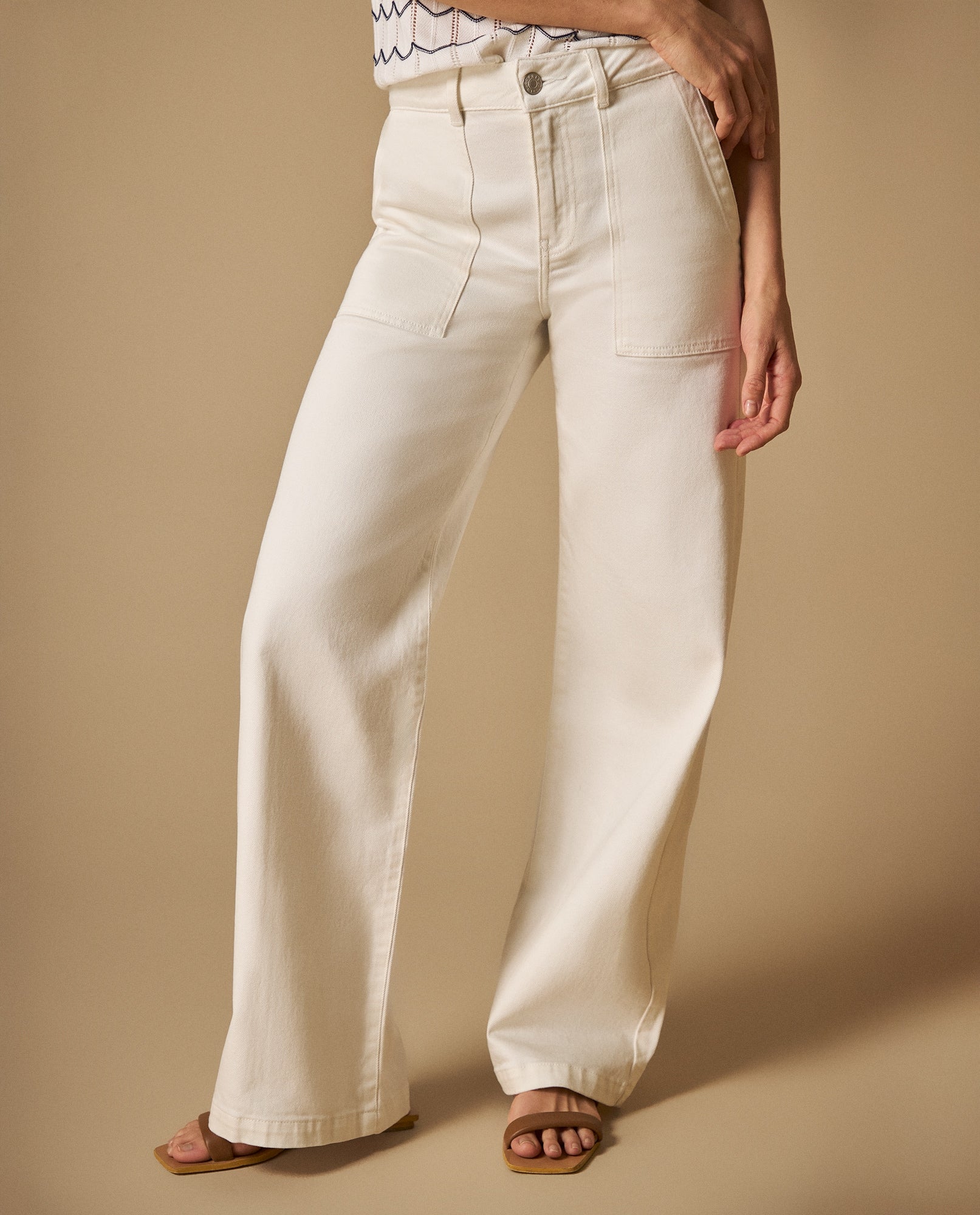 Jean wide leg tiro medio con bolsillos parche - Blanco 34_671H030_BLA110601_3