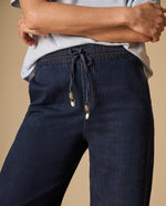 Pantalón denim liviano con pretina elástica y cordón ajustable - Azul