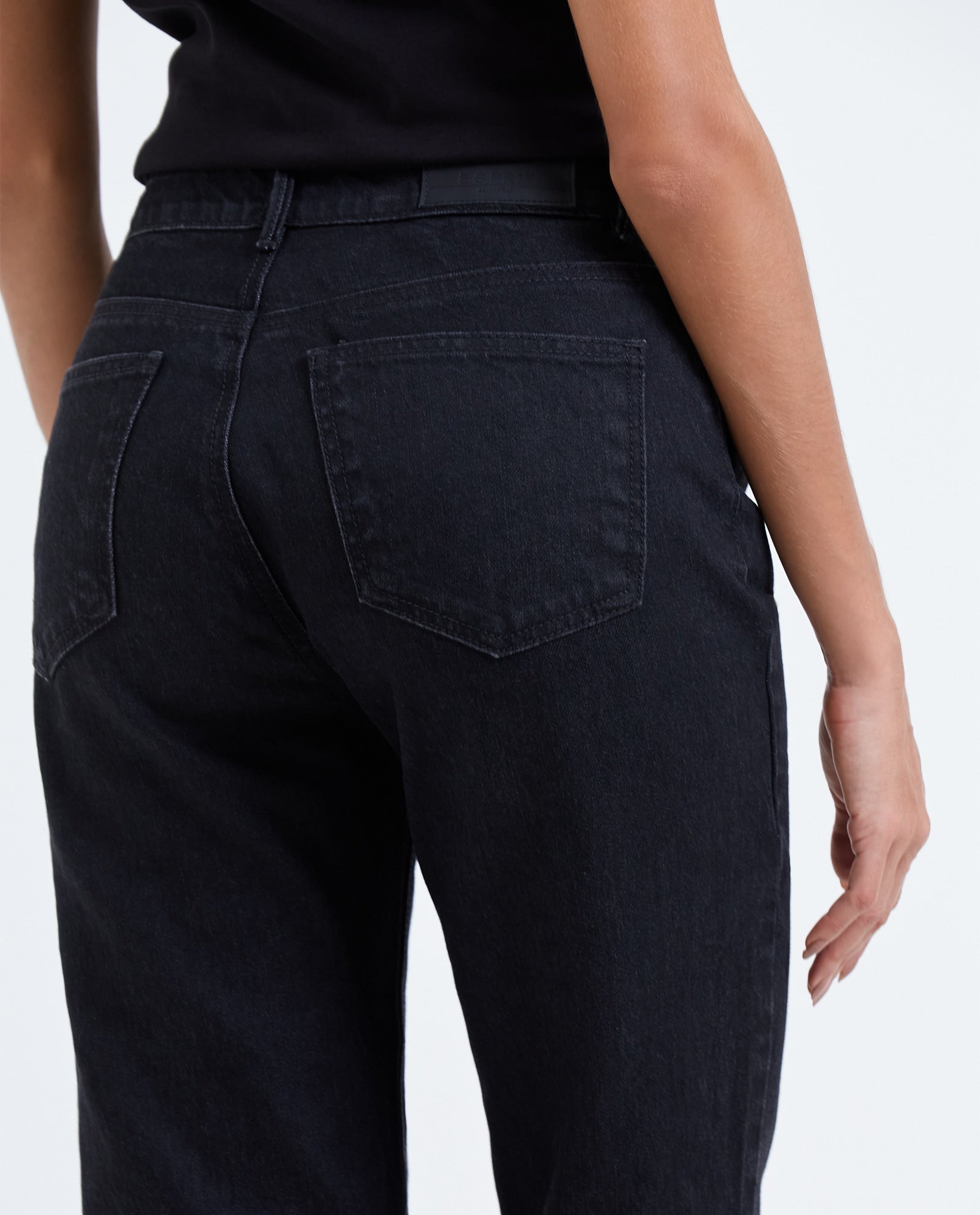 Jean Flare oscuro para mujer - Negro 34_672E014_A02759_6