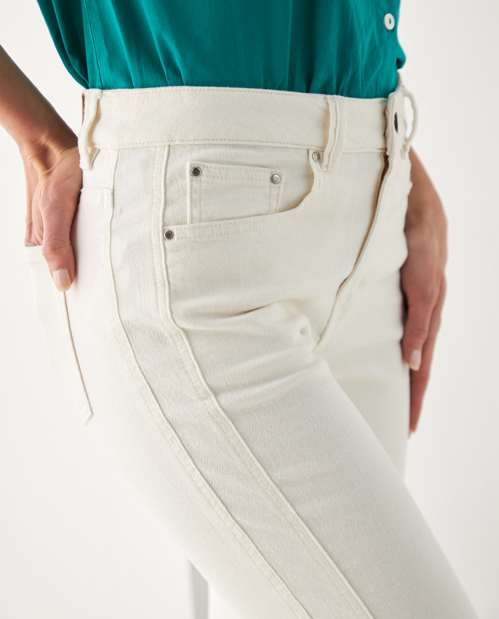Jean BootCut tono claro para mujer - Crudo 34_672F017_CRU120105_5