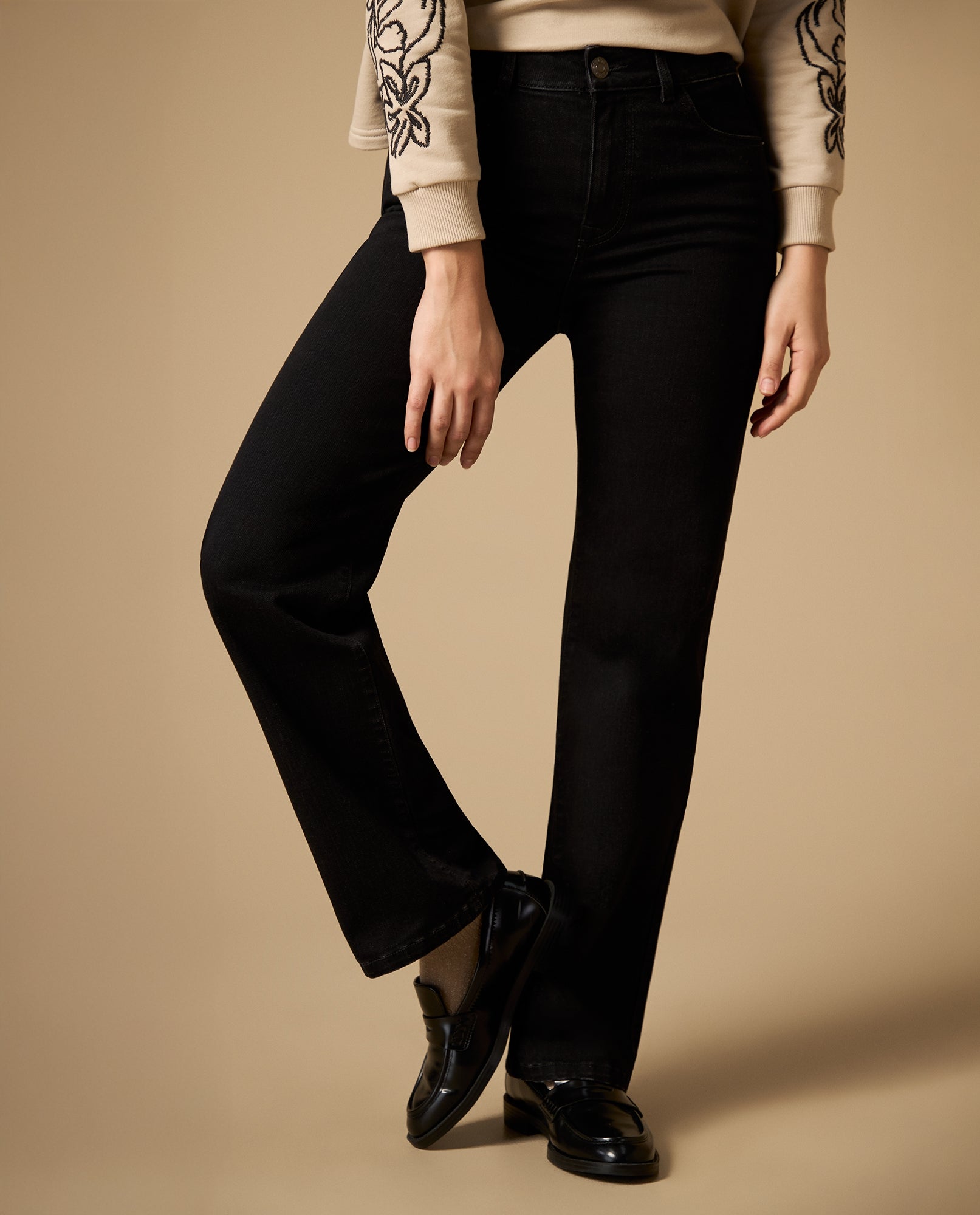 Jean straight tiro medio silueta recta - Negro 34_672H004_NEG193909_0