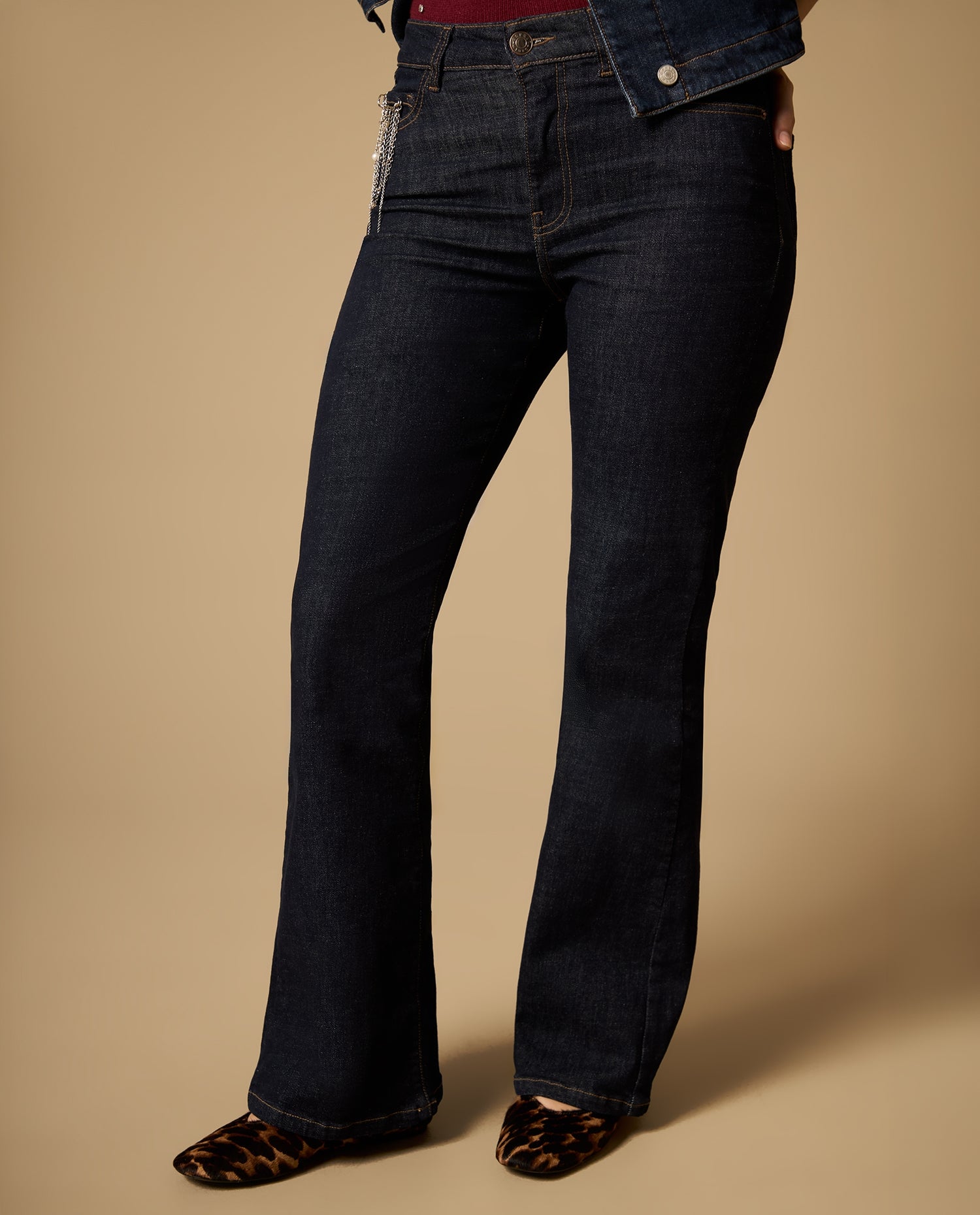 Jean flare tiro medio con campana marcada - Azul