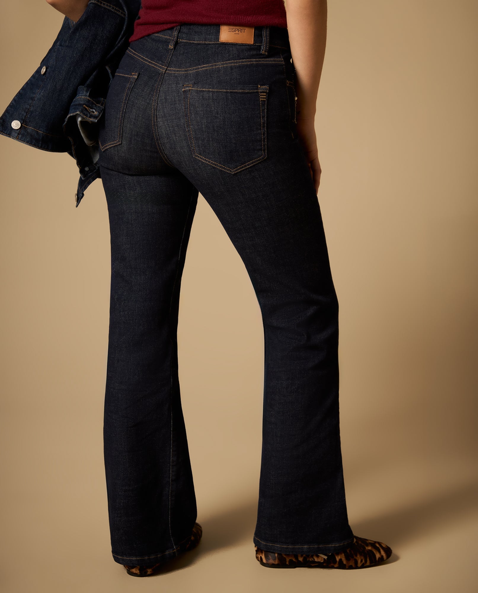 Jean flare tiro medio con campana marcada - Azul 34_672H006_AZU193933_4