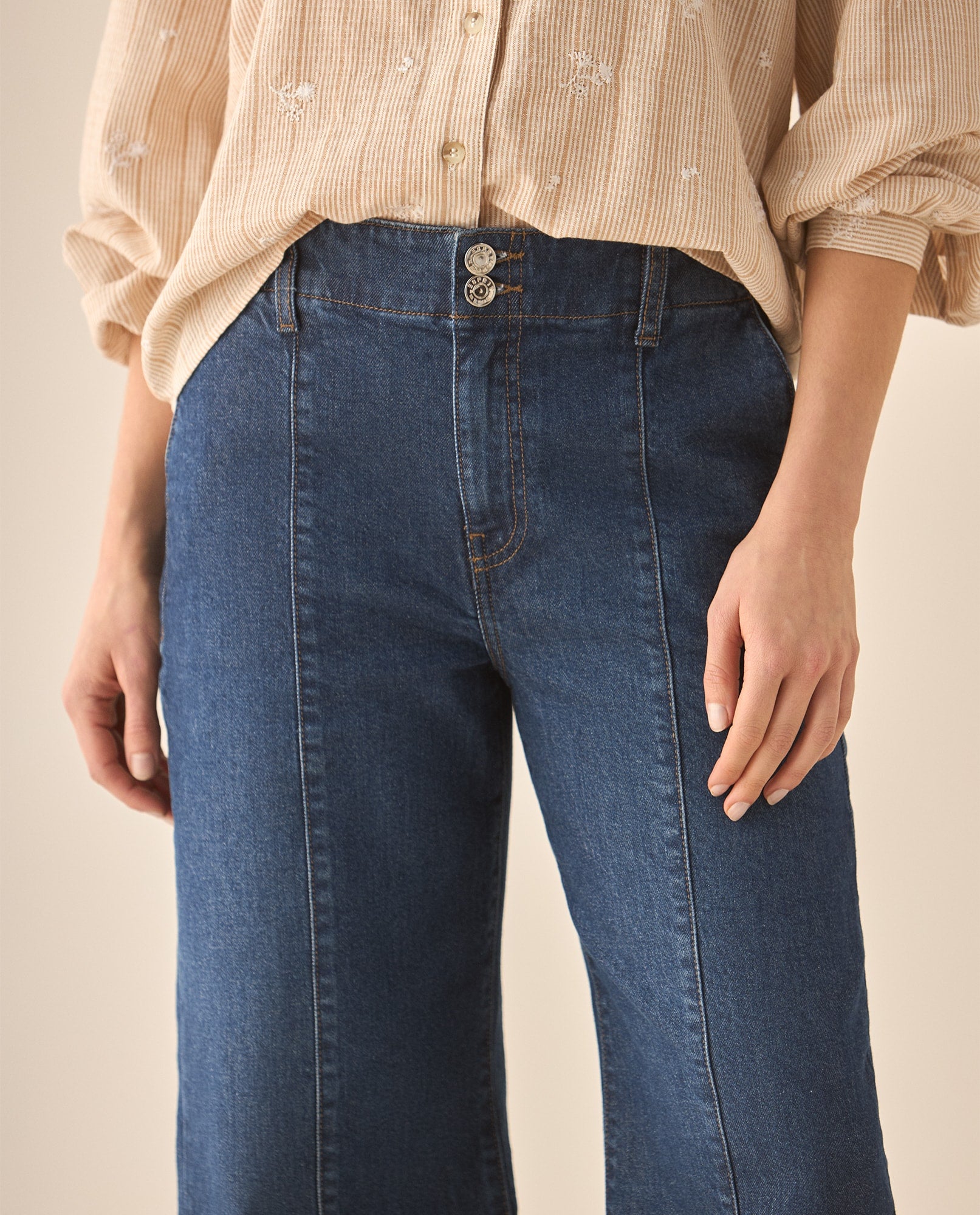 Jean de largo cropped tono medio para mujer - Azul 34_673G007_AZU174027_4