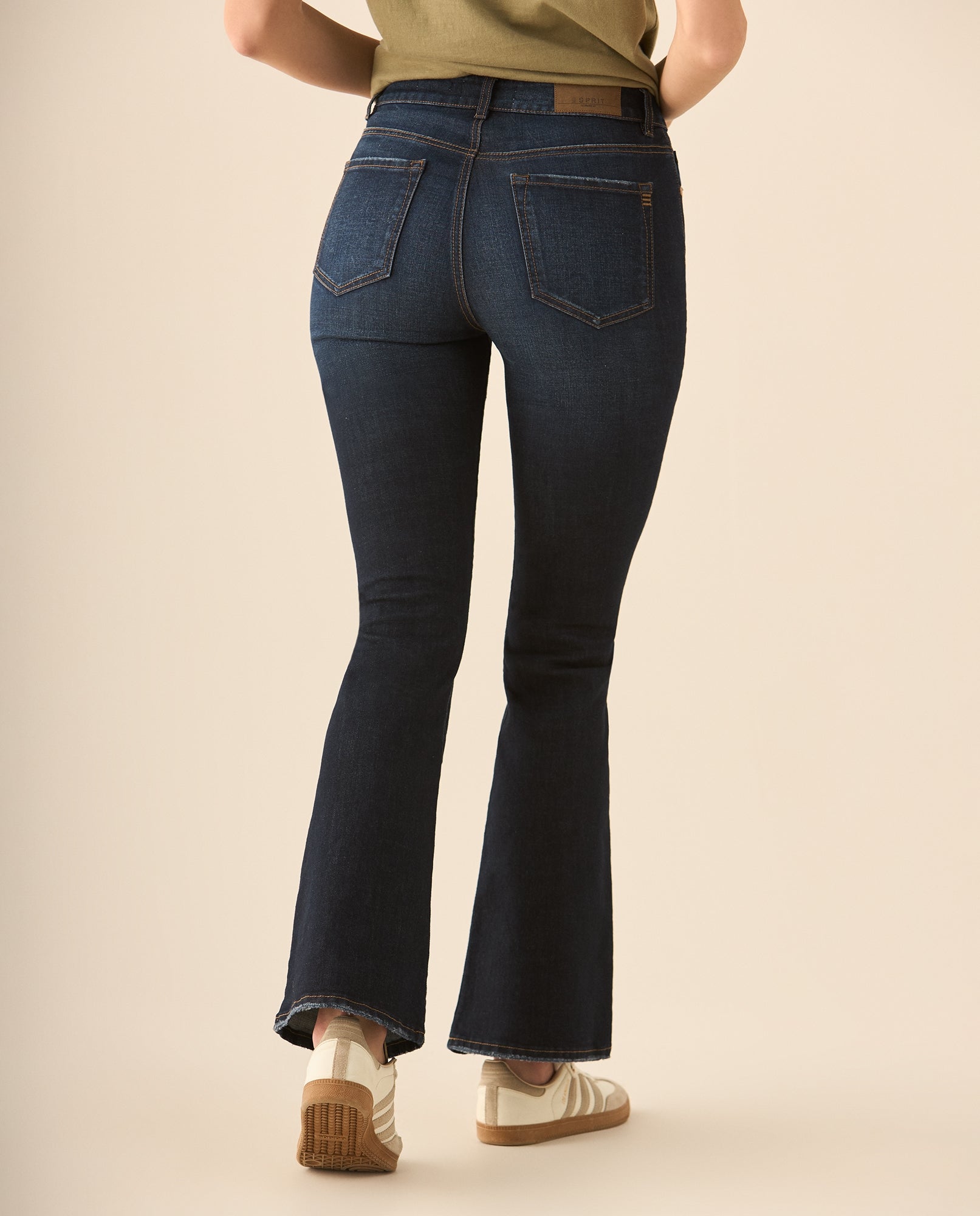 Jean Boot Cut tono oscuro para mujer - Azul 34_673G008_AZU174027_5