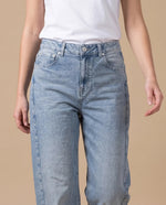 Jean Barrel Tiro Alto Stone Wash - Azul