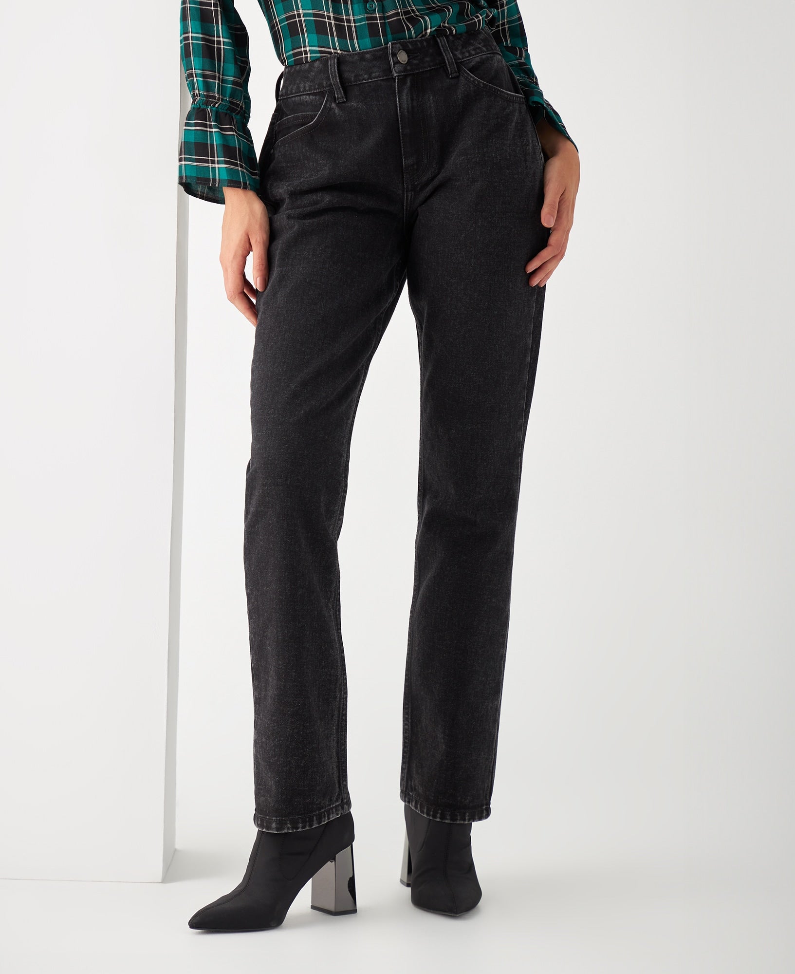 Jean Straight efecto vintage para mujer - Negro 34_679E014_NEG193909_5