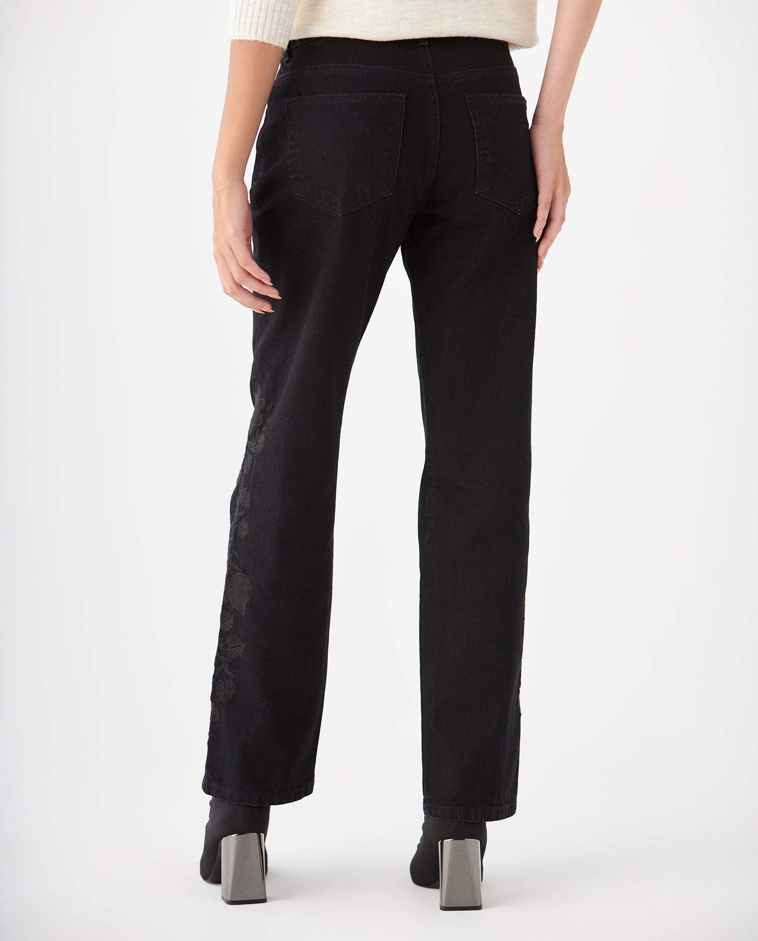 Jean Relaxed black denim para mujer - Negro