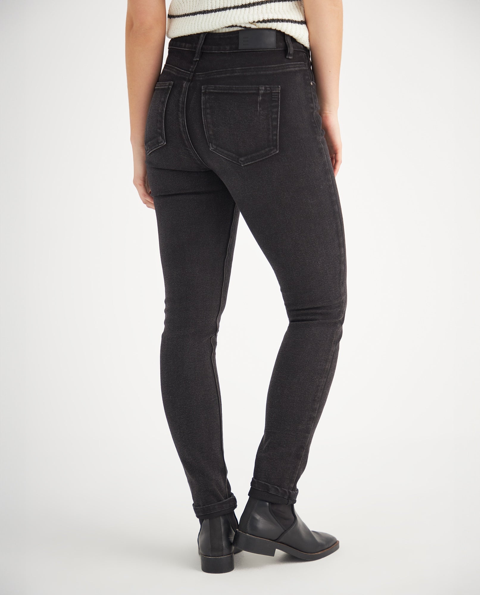 Jean Skinny en black denim para mujer - Negro 34_679F036_NEG193909_4