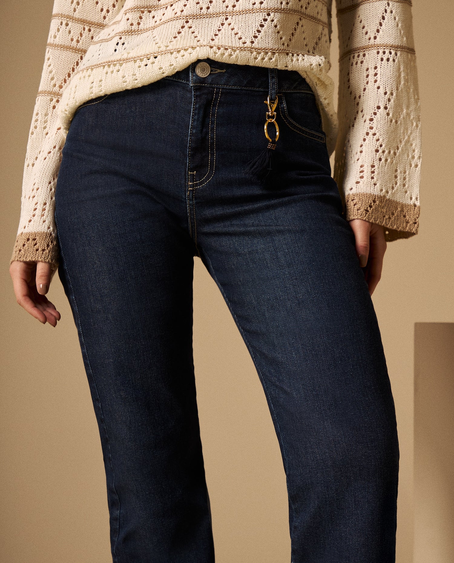 Jean Straight Azul con Detalles Dorados - Azul