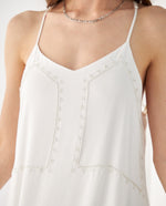 Vestido con apliques decorativos - Crudo