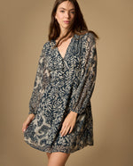 Vestido corto con diseño paisley y cintura fruncida - Azul