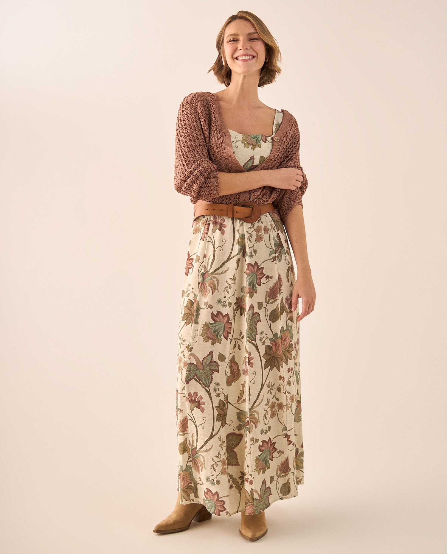 Vestido Largo Floral con Tirantes Ajustables - Blanco