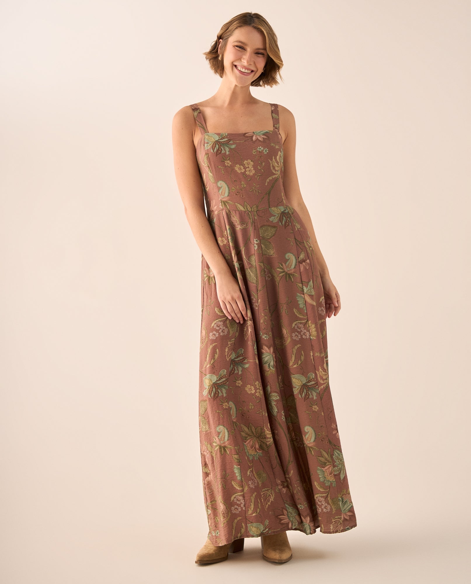 Vestido Largo Floral con Tirantes Ajustables - Café 34_699G004_CAF181320_0