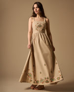 Vestido Largo con Bordados Florales Artesanales - Beige