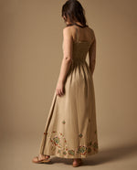 Vestido Largo con Bordados Florales Artesanales - Beige