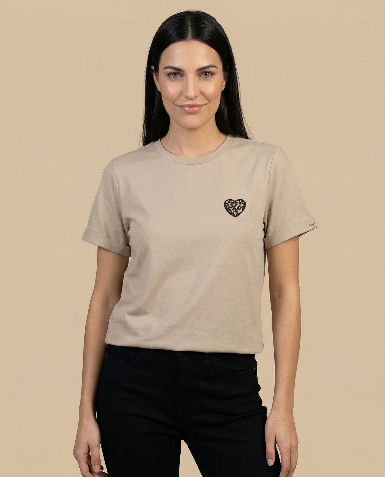 Camiseta cuello redondo con bordado en pecho - Café