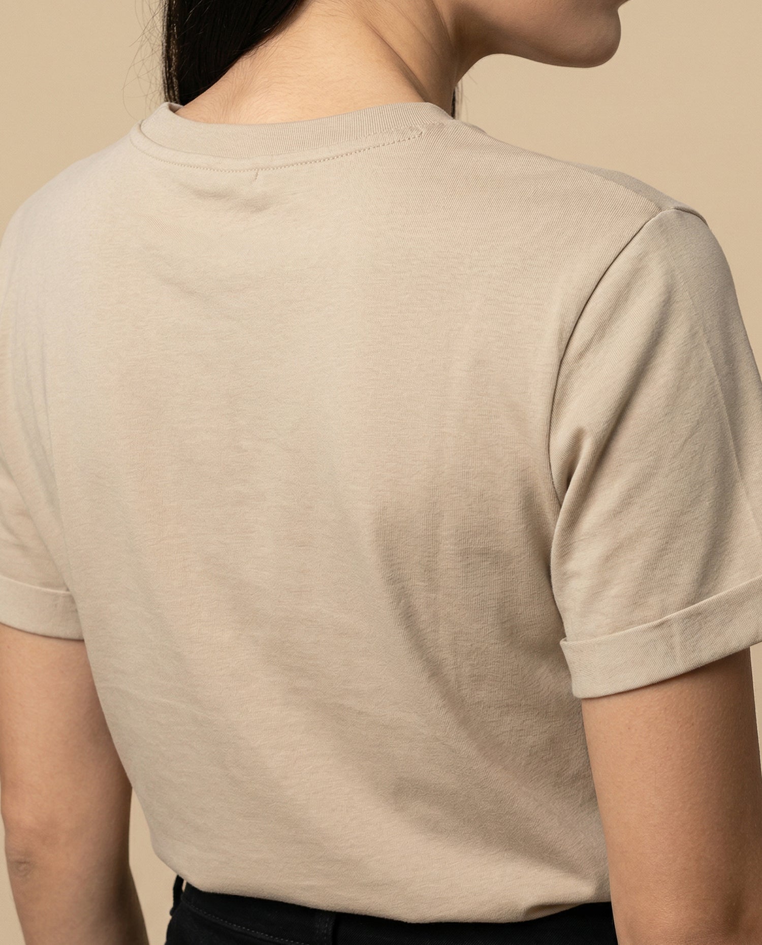 Camiseta cuello redondo con bordado en pecho - Café