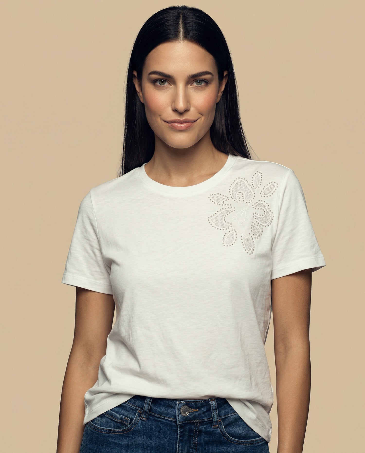 Camiseta manga corta con detalle bordado - Crudo