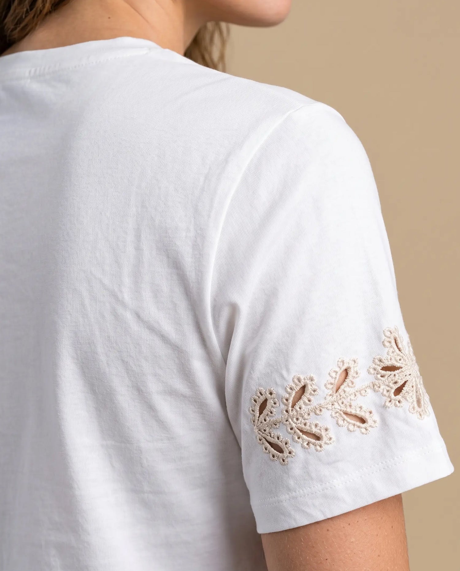 Camiseta manga corta bordado hojas - Crudo
