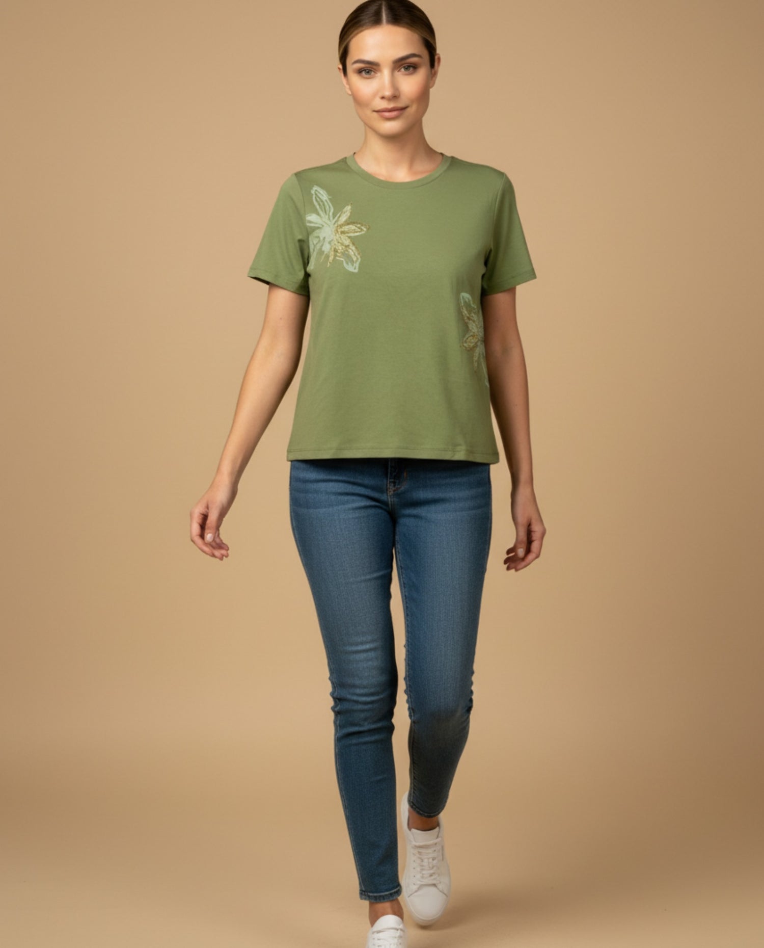 Camiseta con Bordados Florales - Beige
