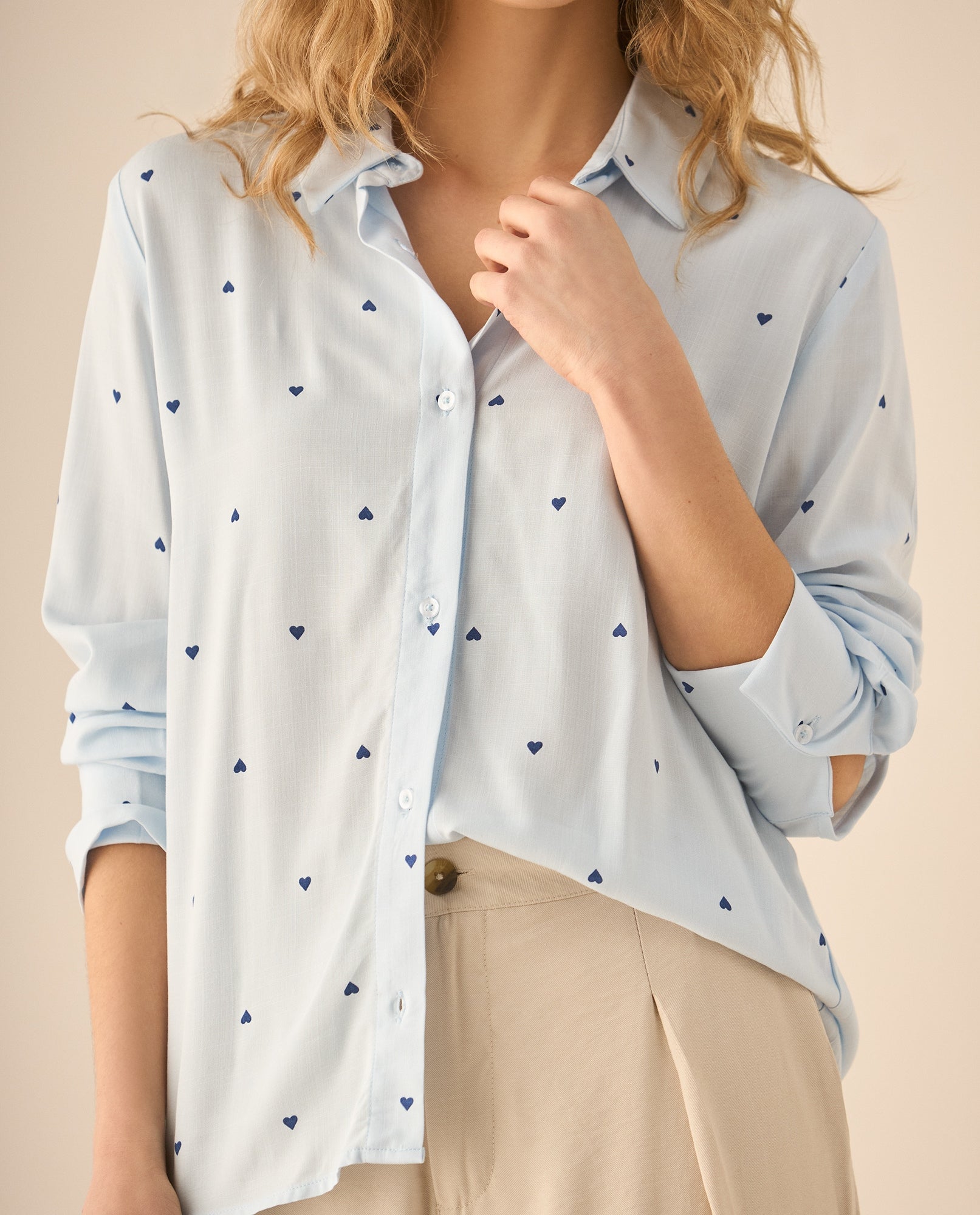 Camisa con mini prints de corazones para mujer - Azul 34_912G312_AZU124610_3