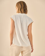Camisa con Pliegue Posterior Distintivo - Crudo