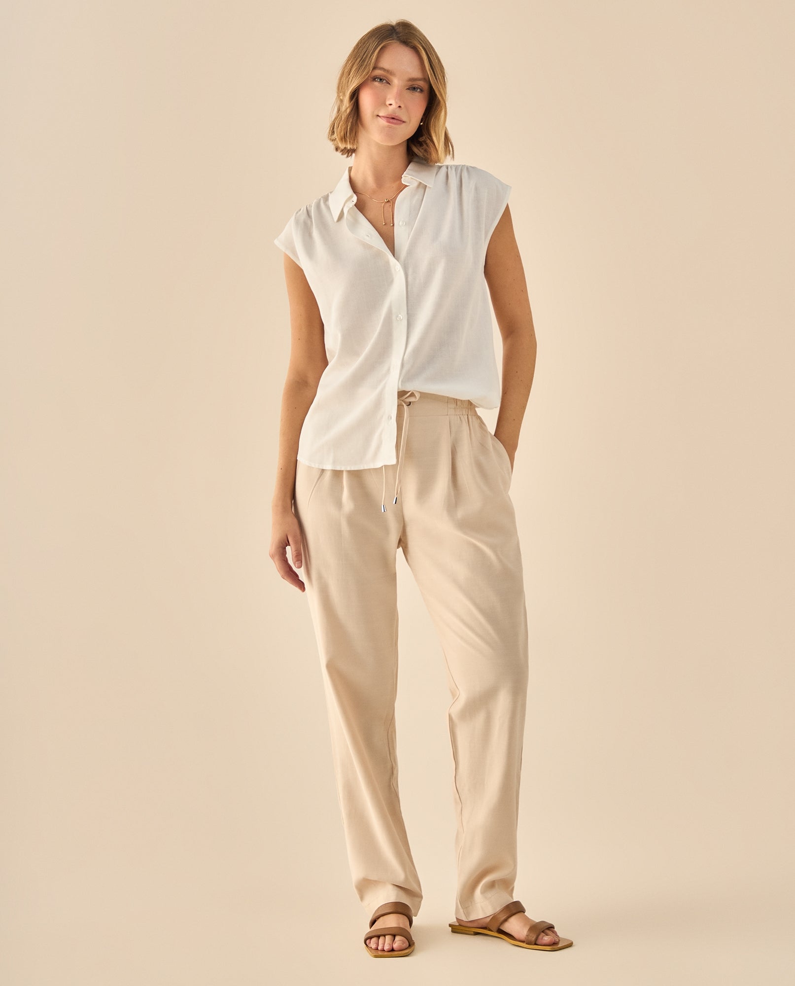 Camisa con Pliegue Posterior Distintivo - Crudo 34_913G024_CRU110605_5