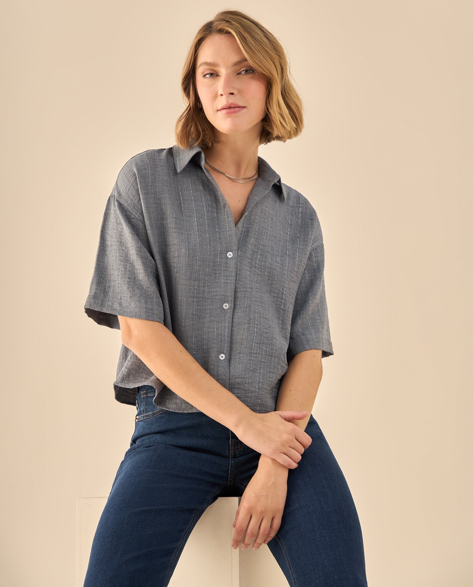 Camisa Cropped con Textura Jaspeada - Gris 34_919G005_GRI175104_0