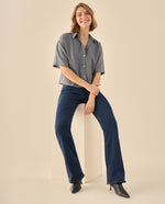 Camisa Cropped con Textura Jaspeada - Gris