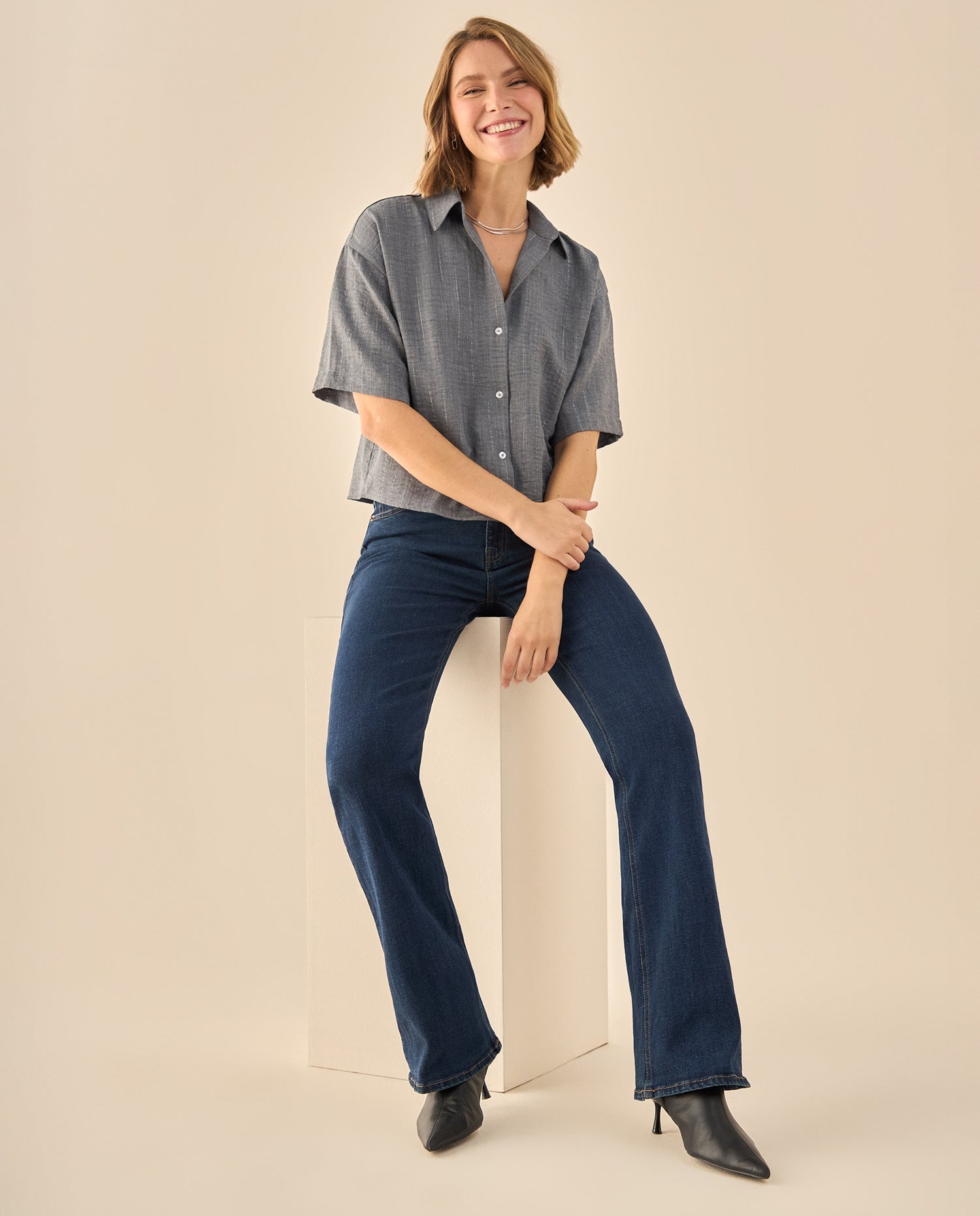 Camisa Cropped con Textura Jaspeada - Gris