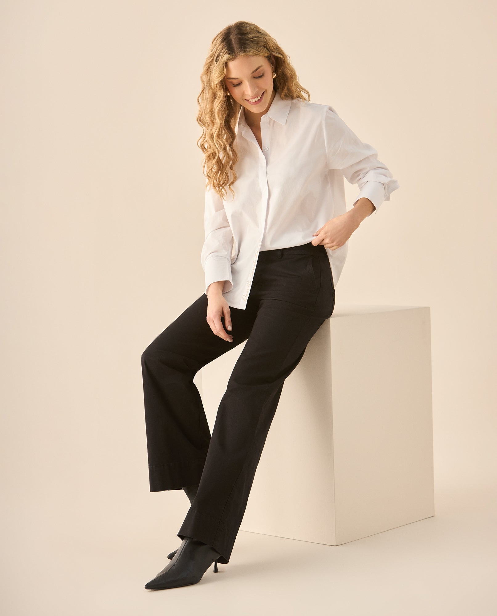 Pantalón clásico de silueta recta para mujer - Negro 34_933G030_NEG190303_0