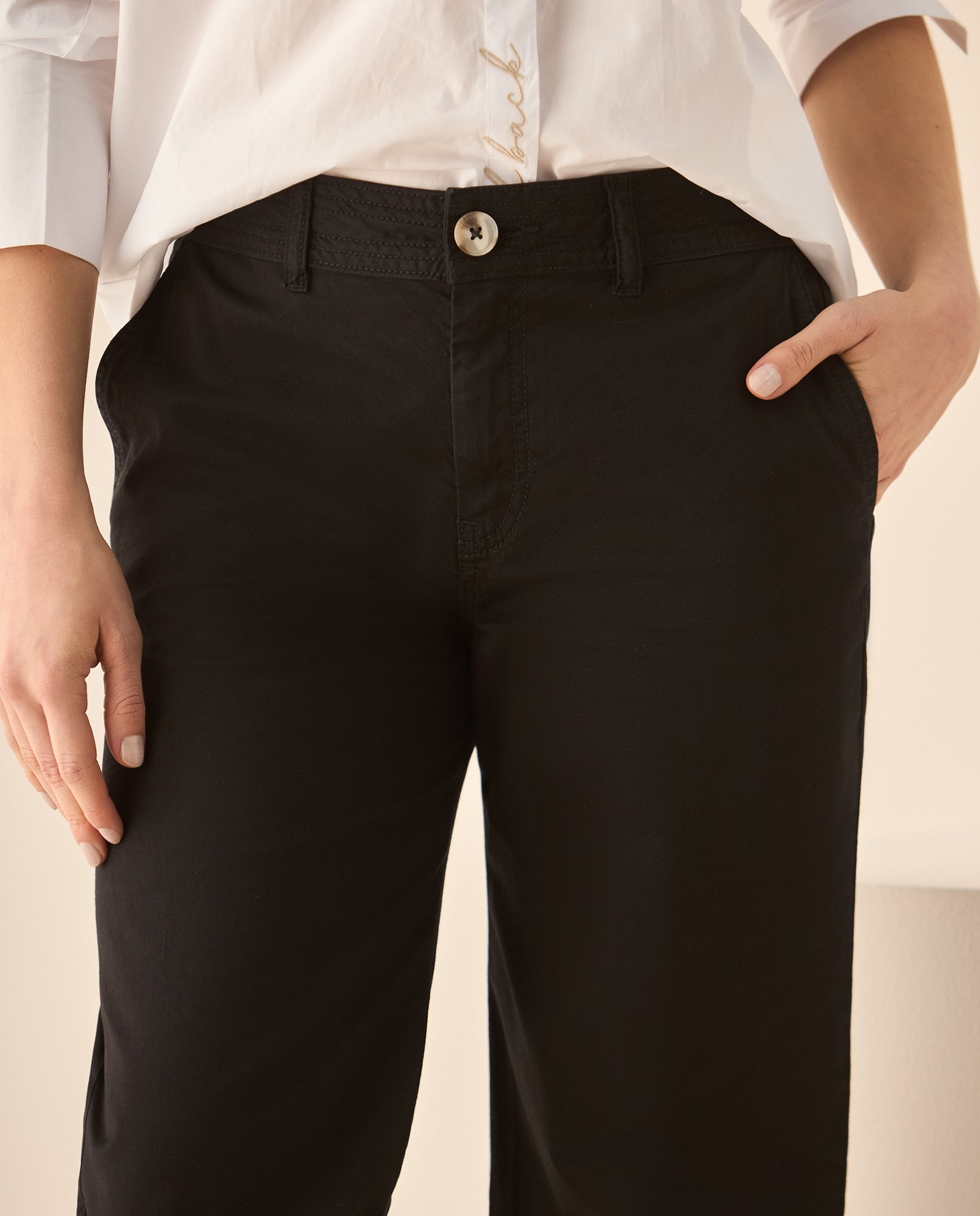Pantalón clásico de silueta recta para mujer - Negro 34_933G030_NEG190303_4