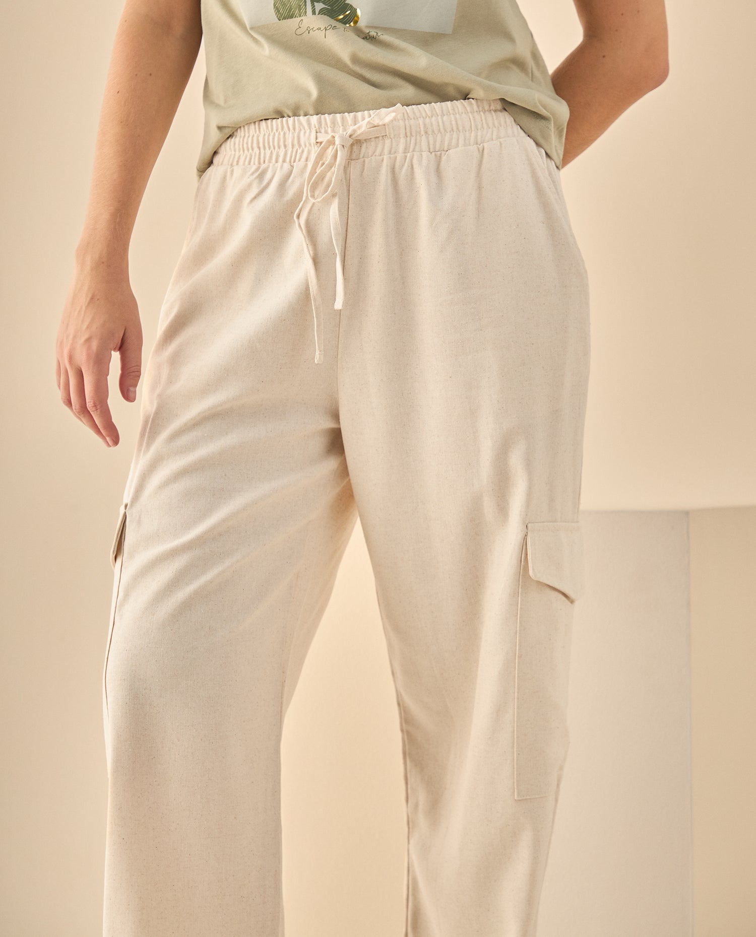 Pantalón Cargo con Cintura Elástica - Beige